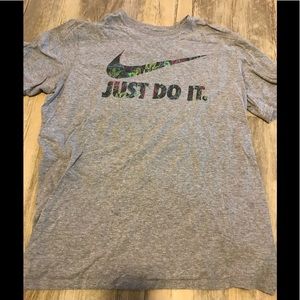 Nike mens grey T-shirt size large